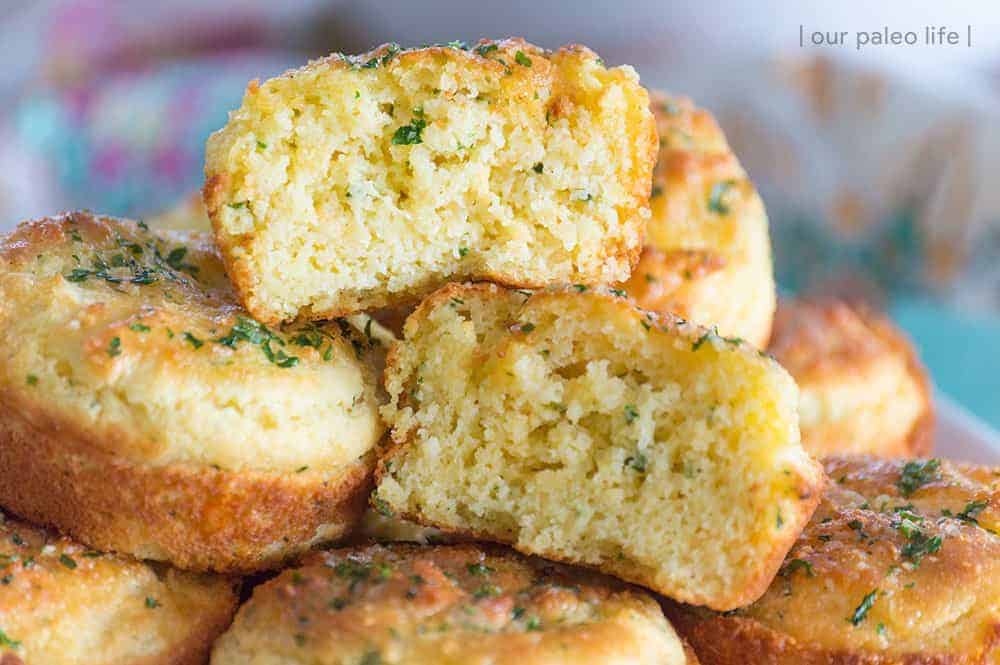 Low-Carb Cheddar Garlic Biscuits {copycat Cheddar Bay Biscuits}