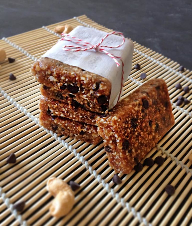 Homemade Larabars Paleo (Chocolate Chip Cookie Dough)