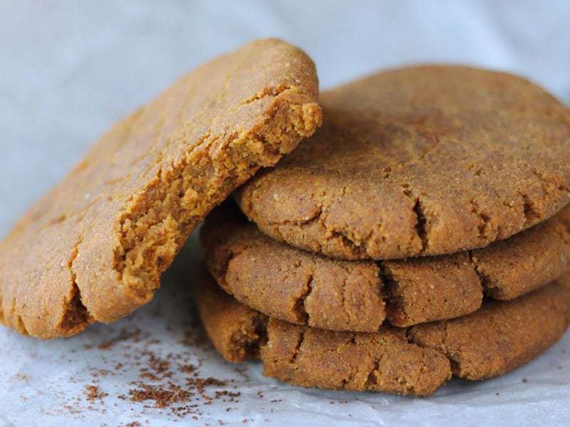 Soft & Chewy Paleo Gingerbread Cookies | Physical Kitchness Soft & Chewy Paleo Gingerbread Cookies | Physical Kitchness