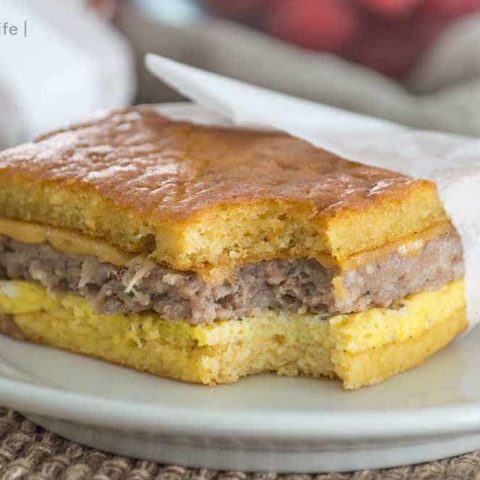 Keto Breakfast Sandwich {2g carbs per sandwich}